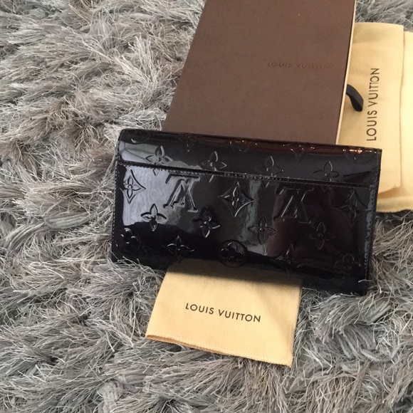 Louis Vuitton Sarah Patent Leather Wallet - Picture 5 of 7